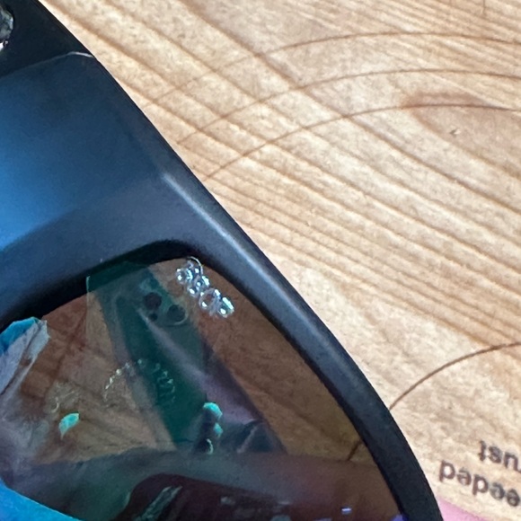 Costa 100 percent polarized and provide 100 percent iv a/b/c protection. 580p - Picture 11 of 12